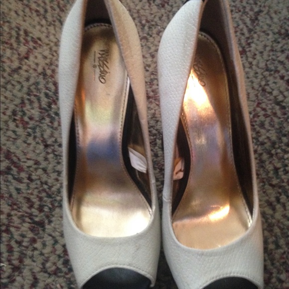 Heels - Picture 3 of 3